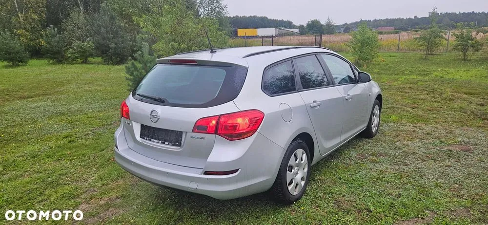 Opel Astra 2011 photo 3