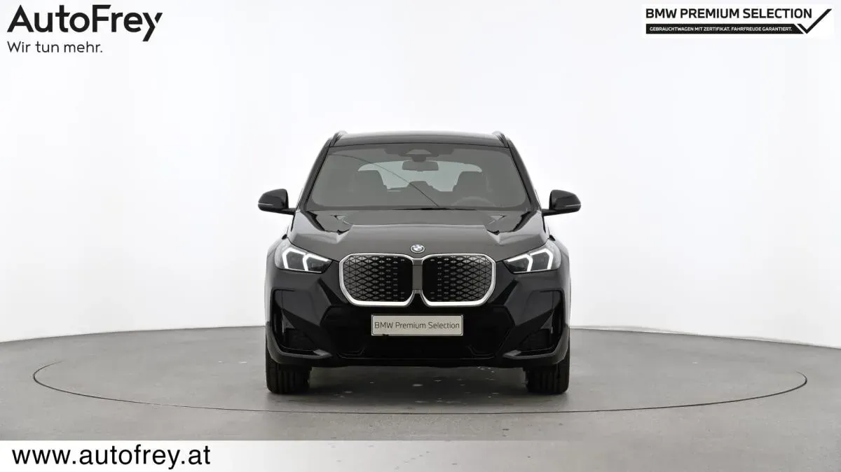 BMW Ix1 2026 photo 3
