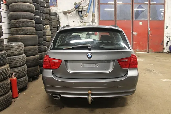 BMW 320D 2010 photo 4