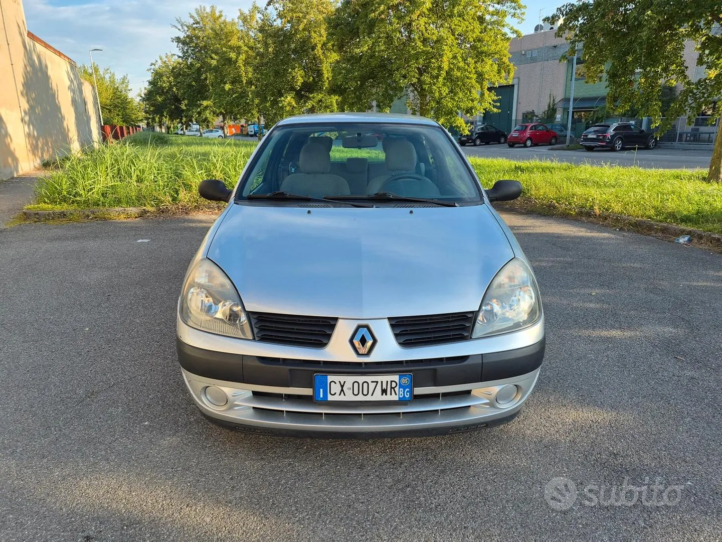 Renault Clio 2005 photo 2