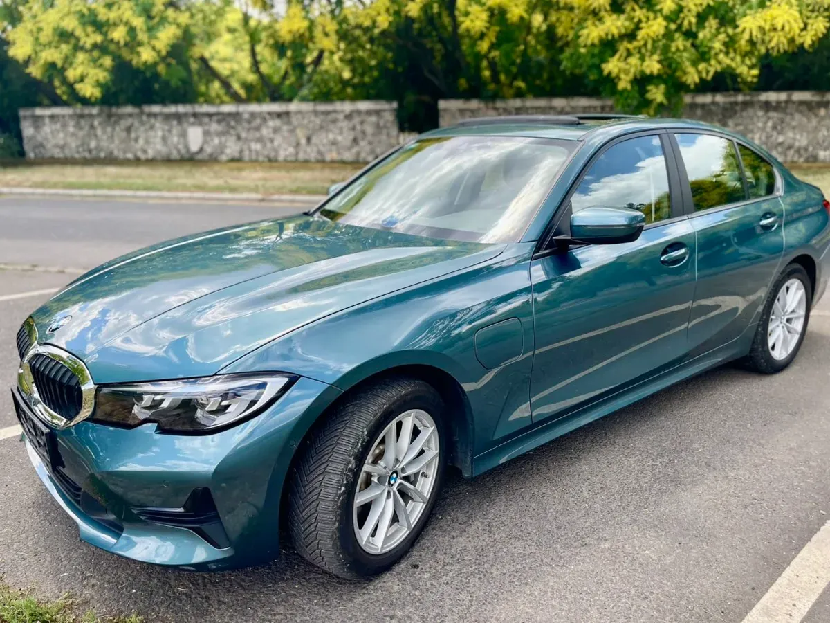 BMW 3 Series 2021 photo 2