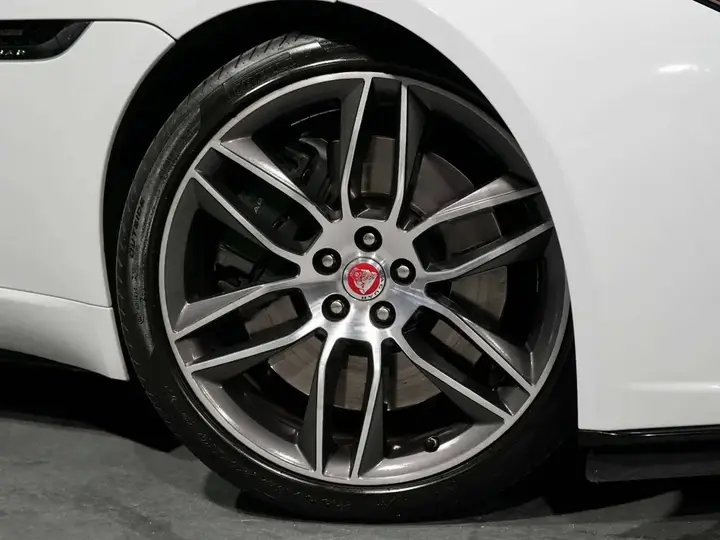 Jaguar F-Type 2020 photo 5