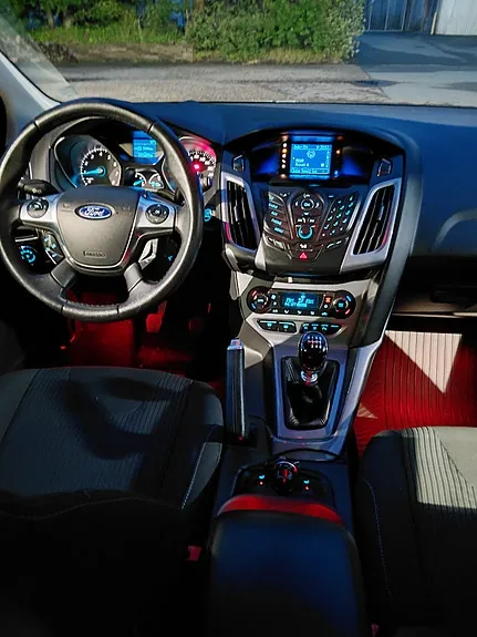 Ford Focus 2012 photo 2