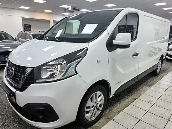 Nissan Nv300 2017 photo 2