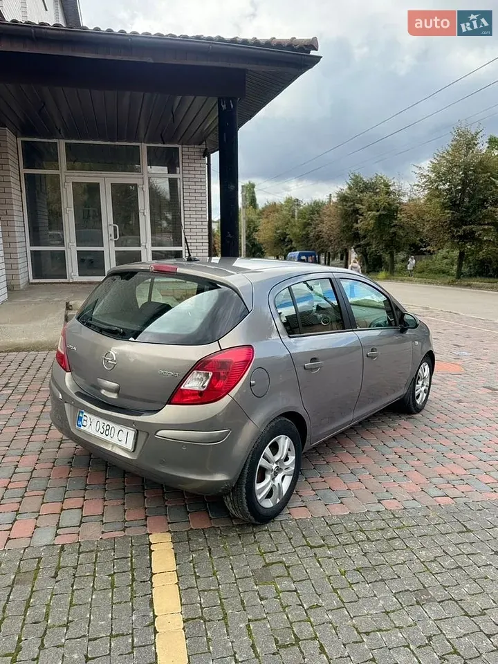 Opel Corsa 2011 photo 2
