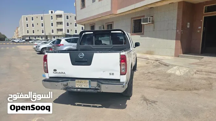 Nissan Navara 2014 photo 2