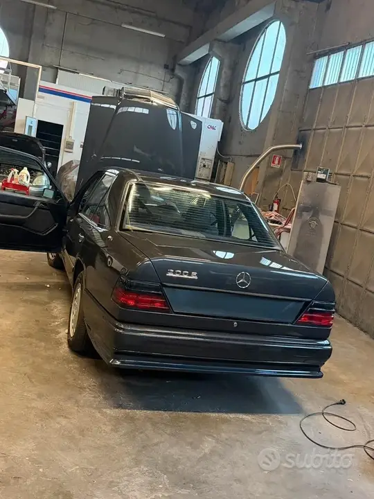 Mercedes-Benz W124