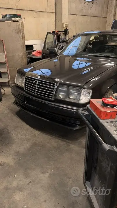 Mercedes-Benz W124 1987 photo 2