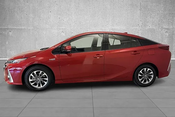 Toyota Prius Plug-In Hybrid 2022 photo 2
