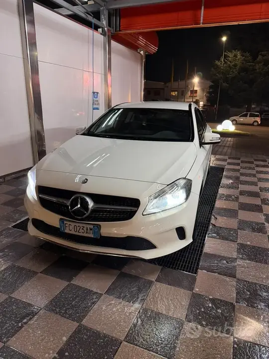 Mercedes-Benz 180D 2016 photo 3