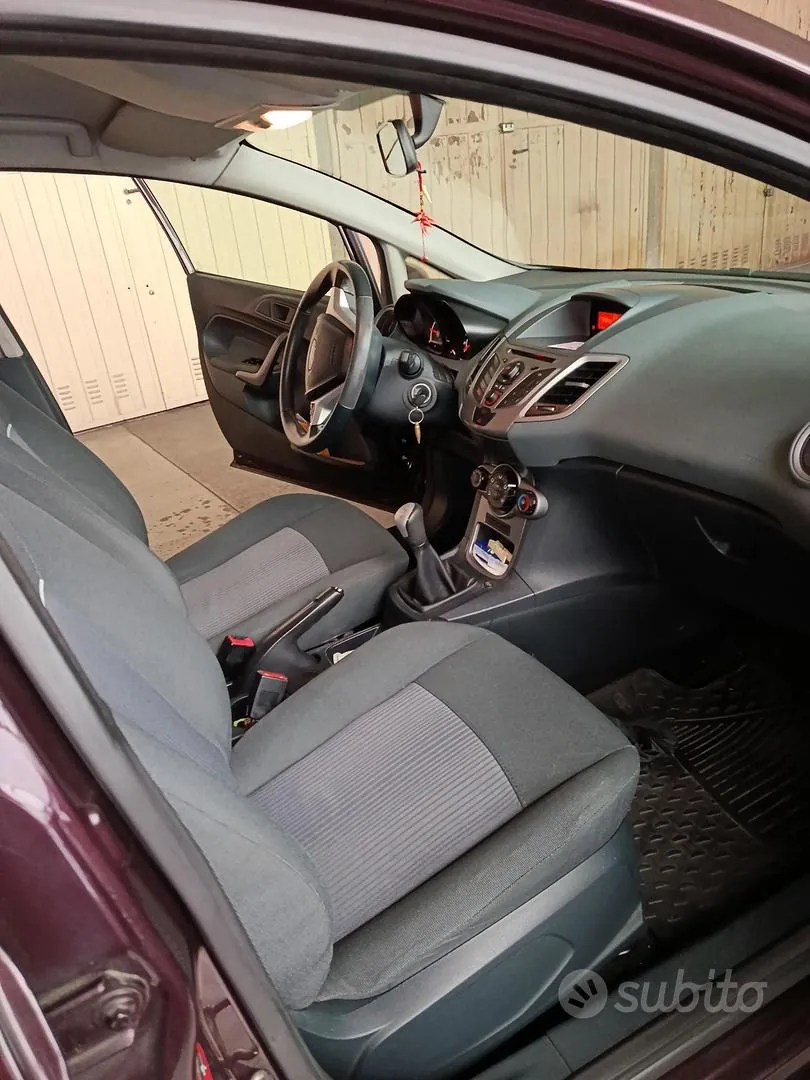Ford Fiesta 2011 photo 4