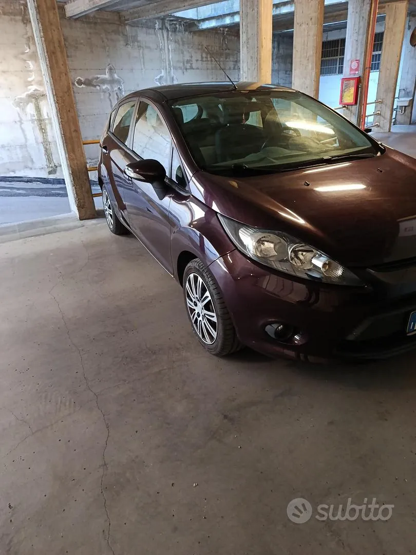Ford Fiesta 2011 photo 2