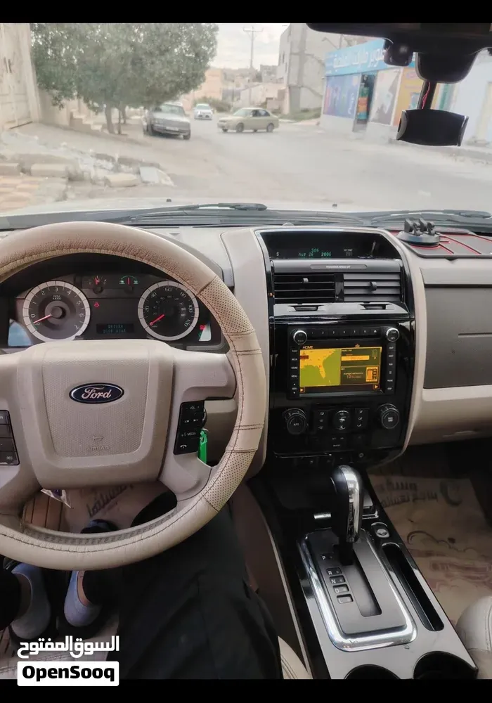 Ford Escape 2010 photo 2