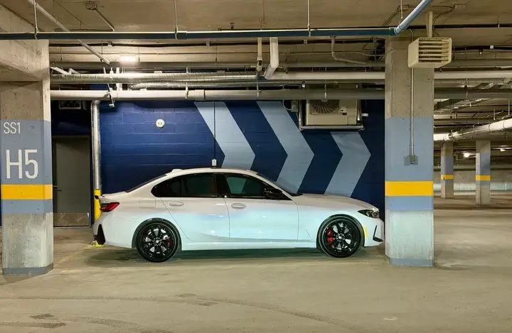 BMW 330I 2025 photo 3