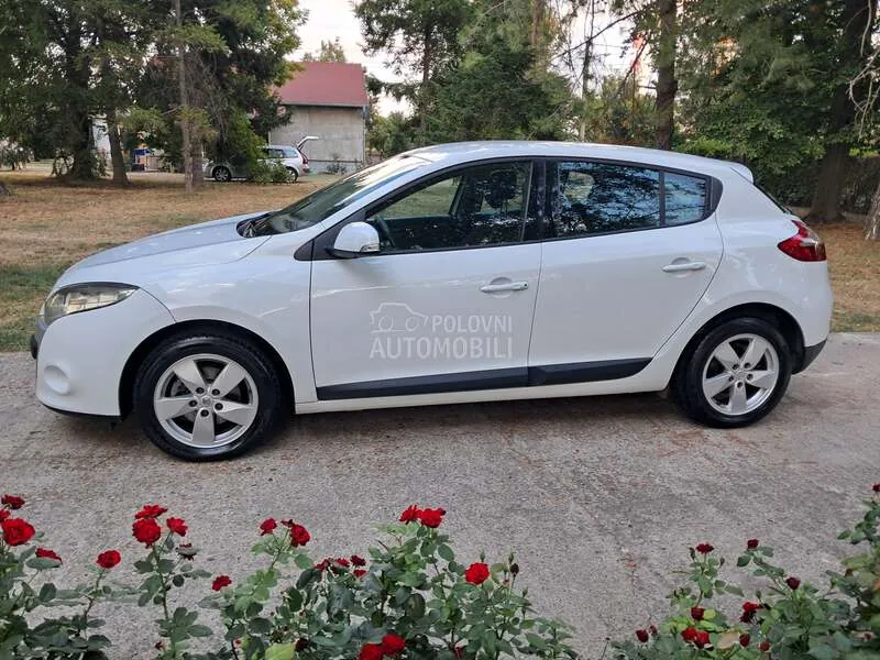 Renault Megane 2010 photo 2