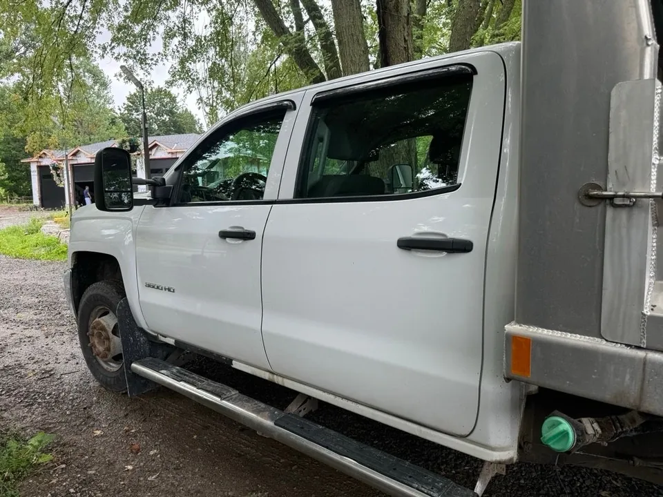 Chevrolet Silverado 3500 2015 photo 2