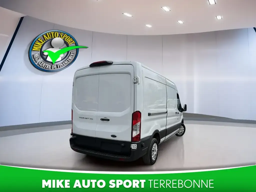 Ford Transit Cargo Van 2018 photo 4