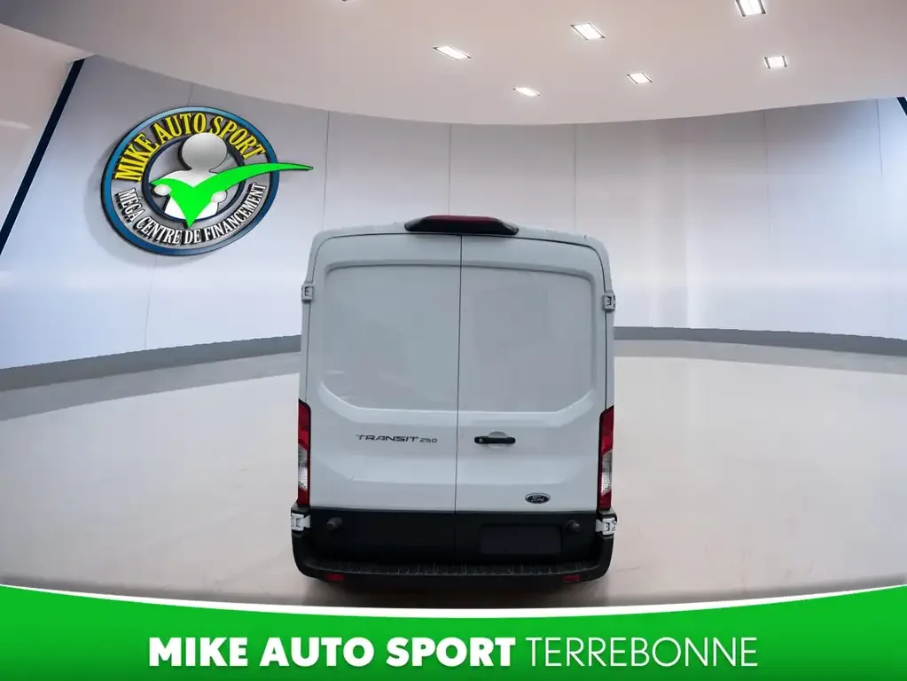 Ford Transit Cargo Van 2018 photo 3
