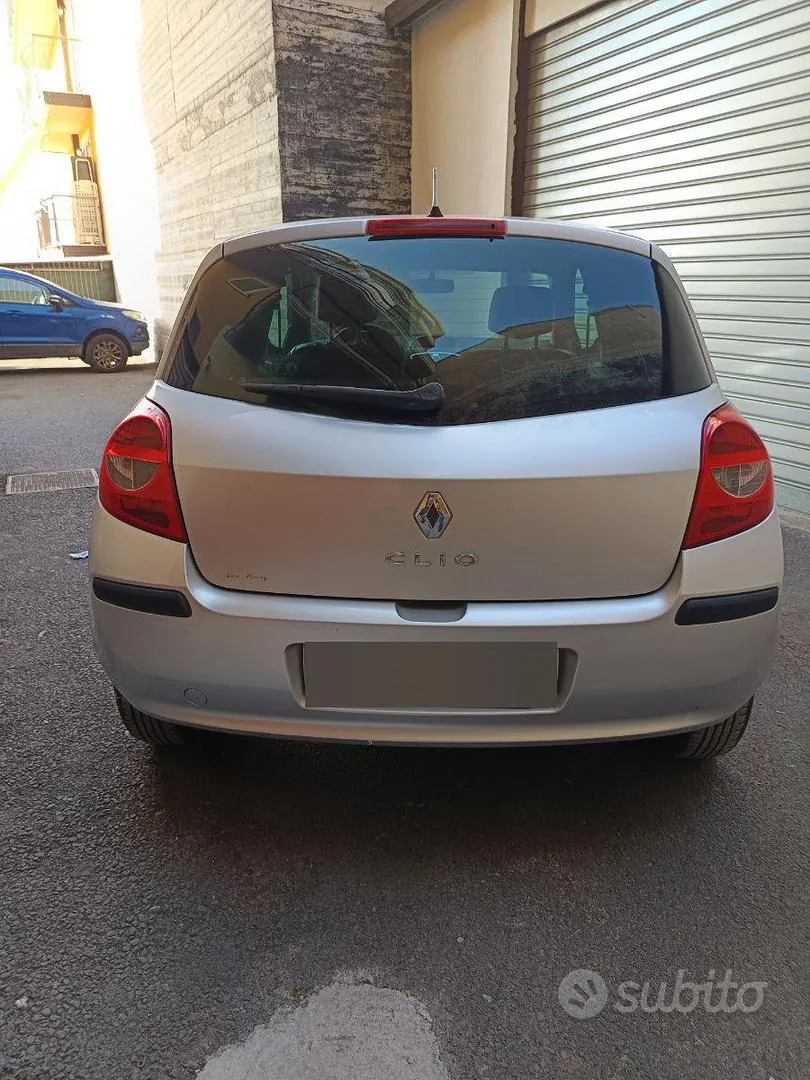 Renault Clio 2008 photo 2