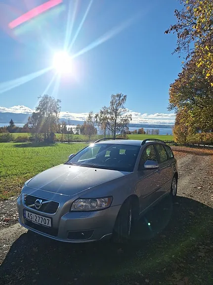 Volvo V50 2011 photo 2