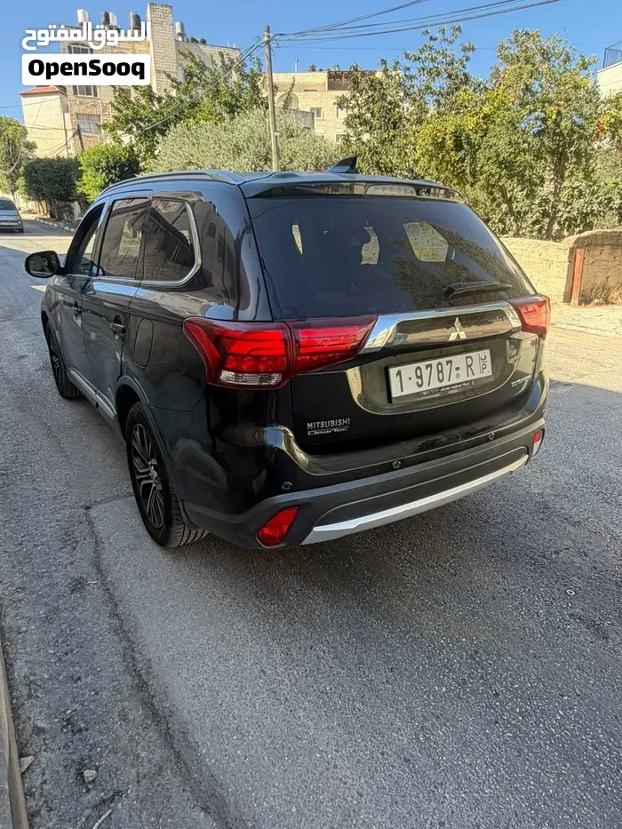 Mitsubishi Outlander 2018 photo 2