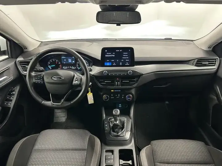 Ford Focus 2022 photo 2