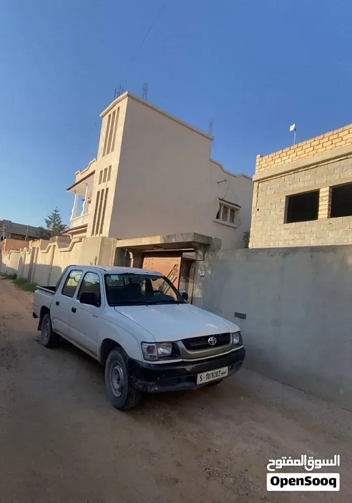 Toyota Hilux 2002 photo 2