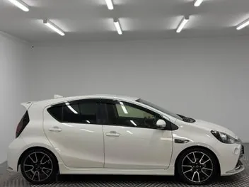 Toyota Aqua 2015 photo 3