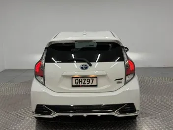 Toyota Aqua 2015 photo 5