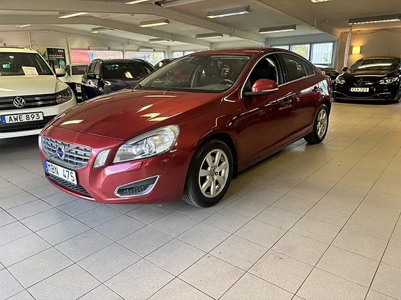 Volvo S60 2012 photo 2