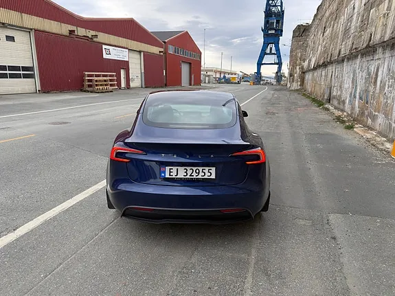 Tesla Model 3 2024 photo 4