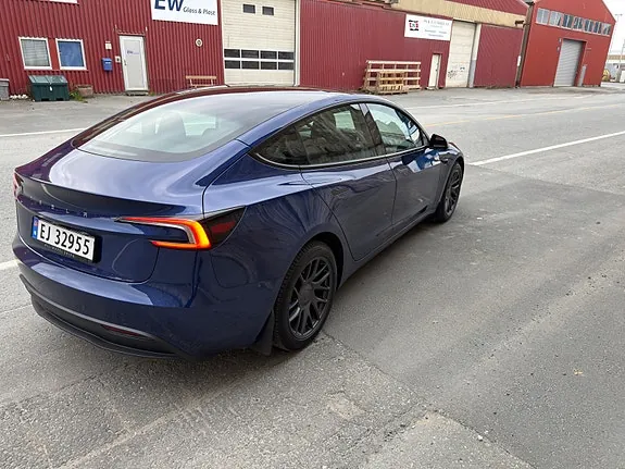 Tesla Model 3 2024 photo 5