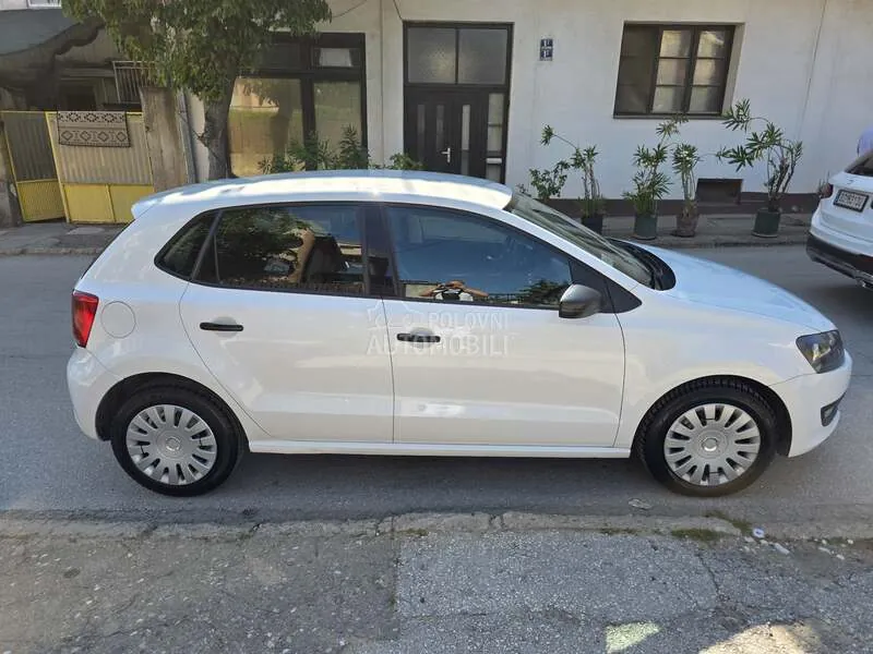 Volkswagen Polo 2012 photo 2