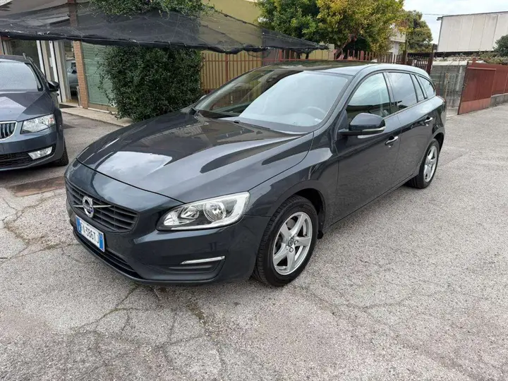 Volvo V60 2015 photo 2