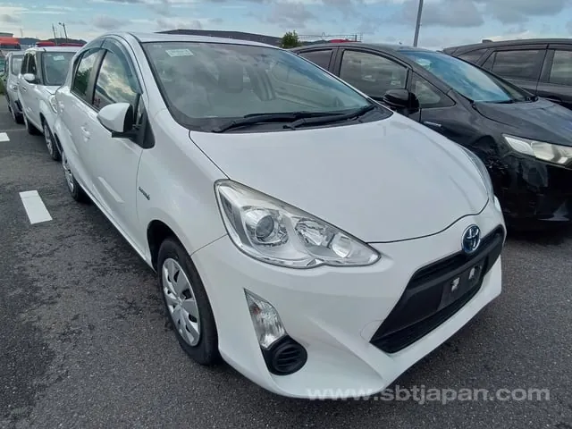 Toyota Aqua L