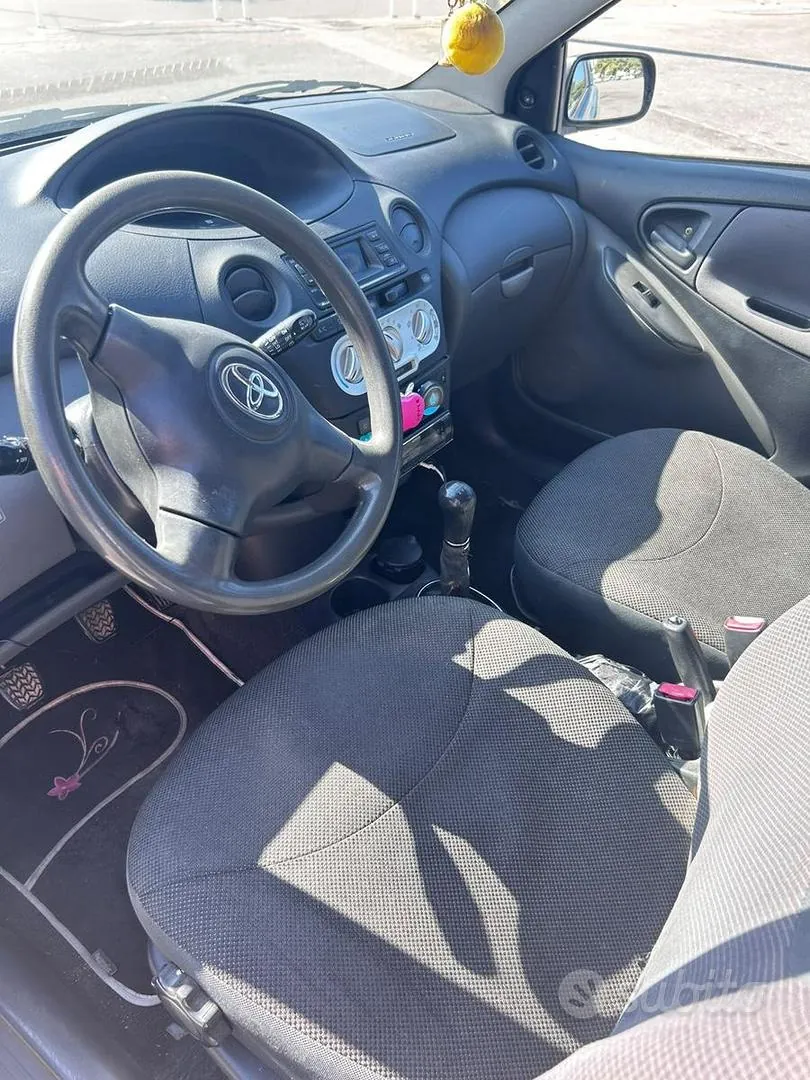 Toyota Yaris 2003 photo 3