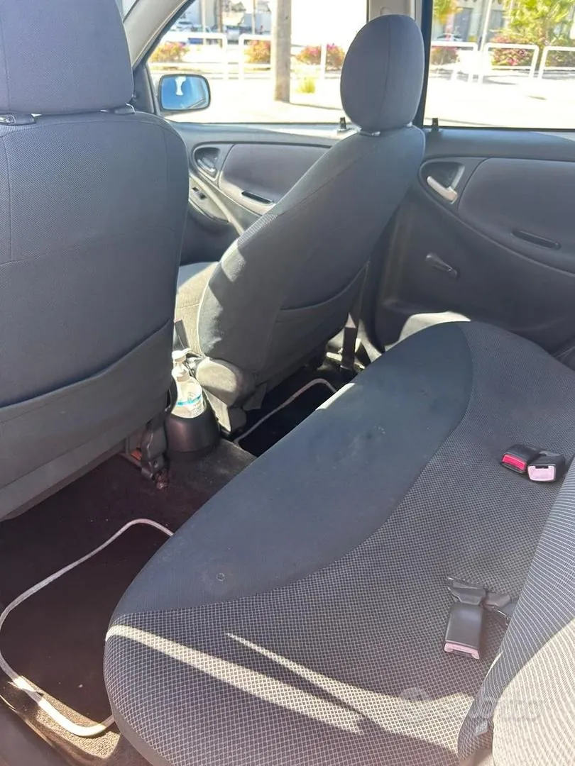 Toyota Yaris 2003 photo 2