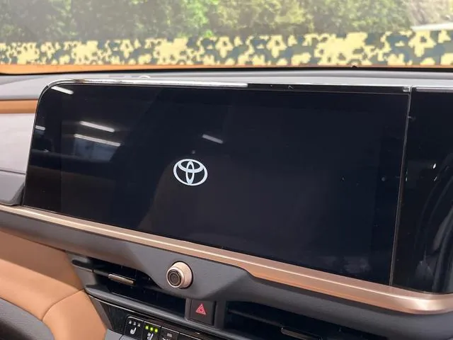 Toyota Crown Sport Z 2024 photo 3