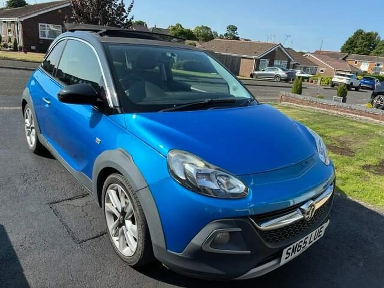 Vauxhall Adam 2015 photo 2