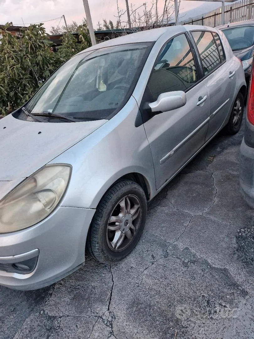 Renault Clio 2007 photo 2