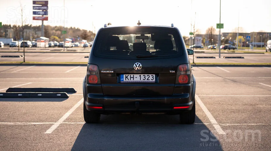 Volkswagen Cross Touran 2007 photo 4