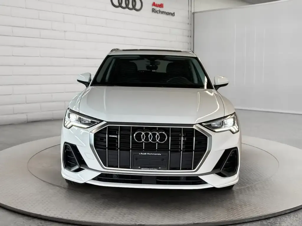 Audi Q3 2022 photo 2