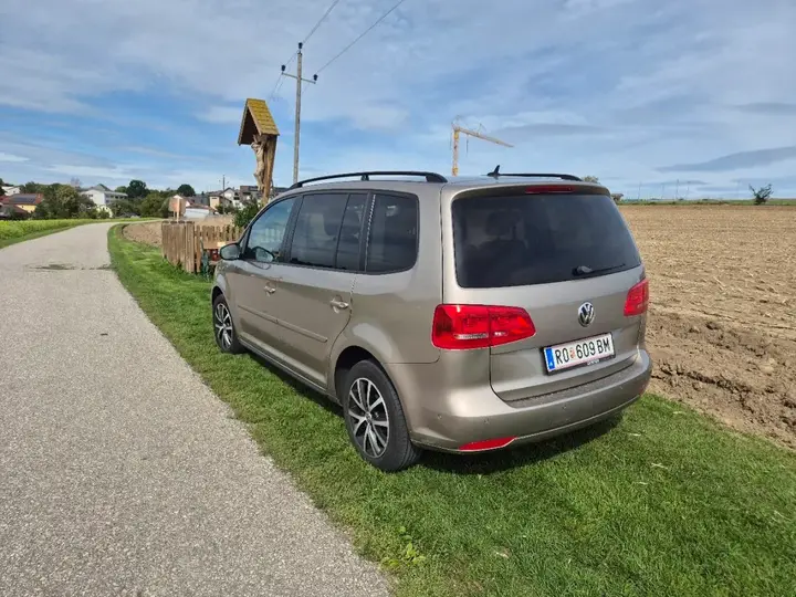 Volkswagen Touran 2013 photo 2