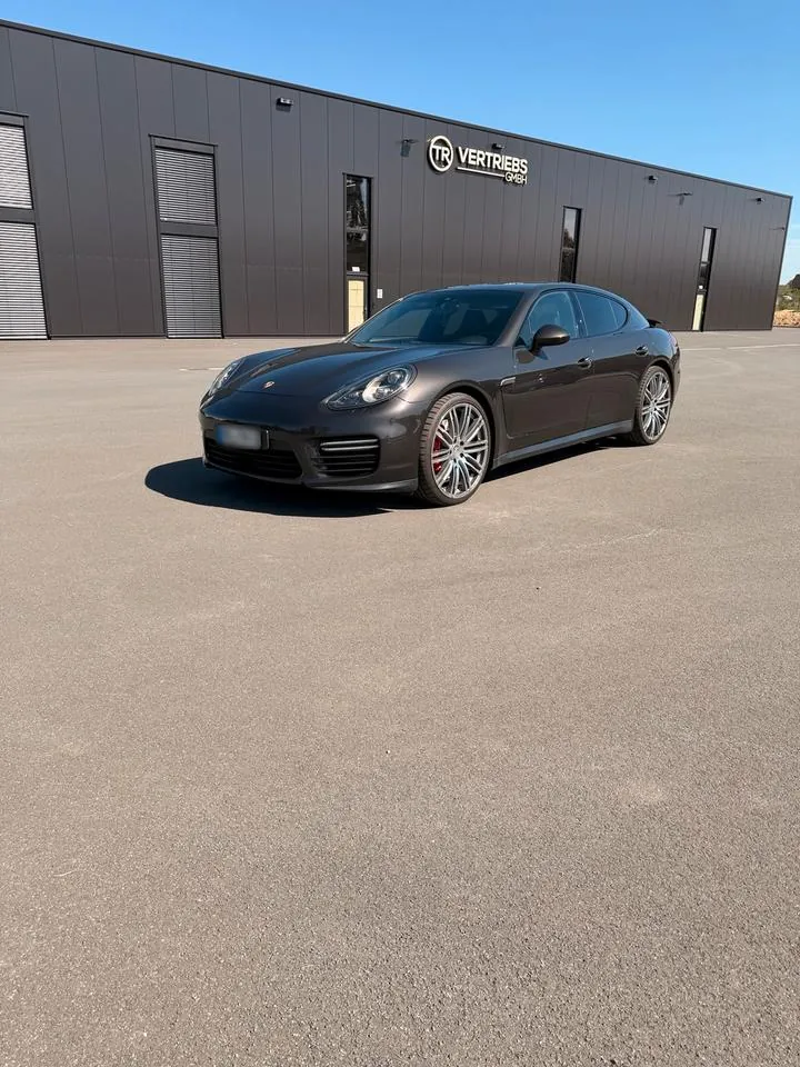 Porsche Panamera Gts