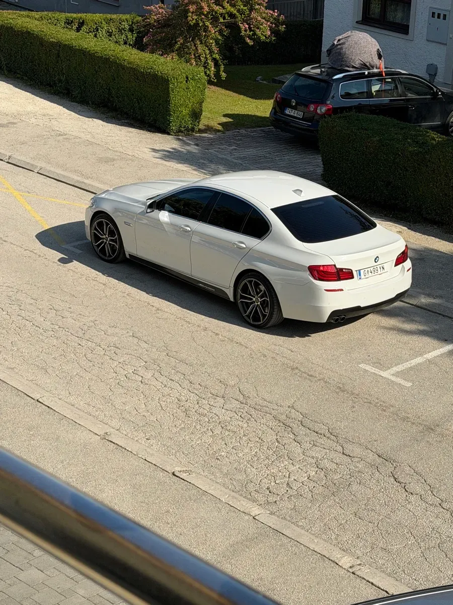 BMW 5 Series 2010 photo 2
