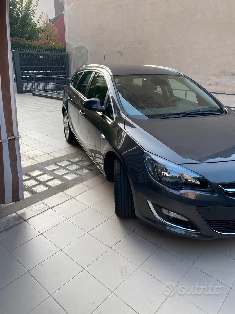 Opel Astra 2013 photo 2