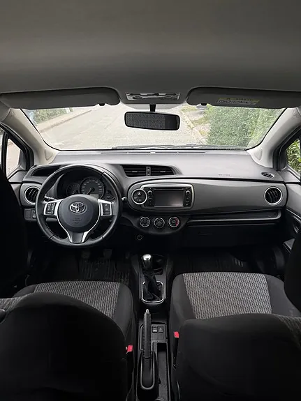 Toyota Yaris 2013 photo 5