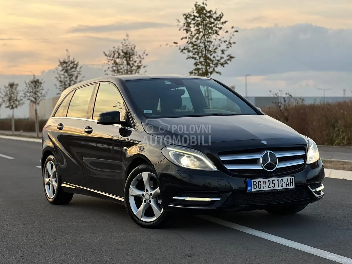 Mercedes-Benz B 200 2012 photo 2