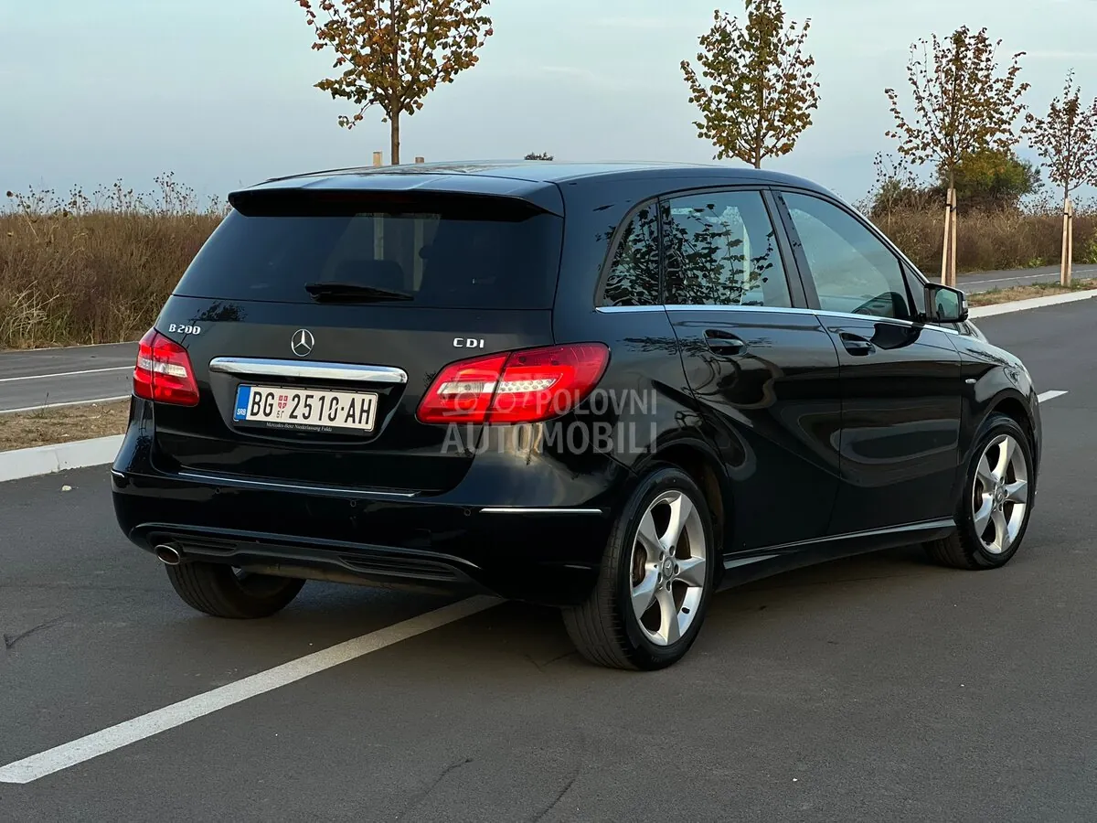 Mercedes-Benz B 200 2012 photo 3