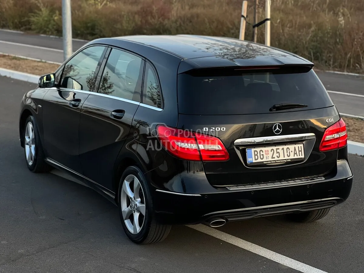 Mercedes-Benz B 200 2012 photo 4